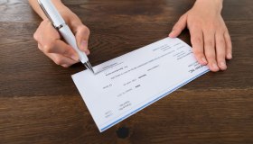 Come si compilano gli assegni con Poste e cosa cambia con la dematerializzazione
