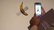 Rubata la banana di Cattelan, qual è il valore di “Comedian”: i precedenti