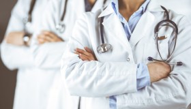 Riforma medici di famiglia, salta la proposta di assunzione diretta per le Case di comunità