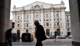 La Borsa del 5 giugno, Milano chiude in negativo: giù il settore tech ma bene la difesa