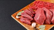 Carne brasiliana, stop dell’Ue da settembre 2026: dubbi su antibiotici e controlli
