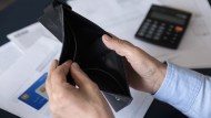 Svuotare il conto corrente per evitare il Fisco è reato?