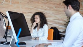 Dipendenti pubblici, 50% in più in busta paga e un giorno di riposo se lavori di domenica