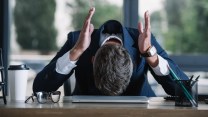 Stress da lavoro e licenziamento, dalla Cassazione stop a orari insostenibili con reintegro