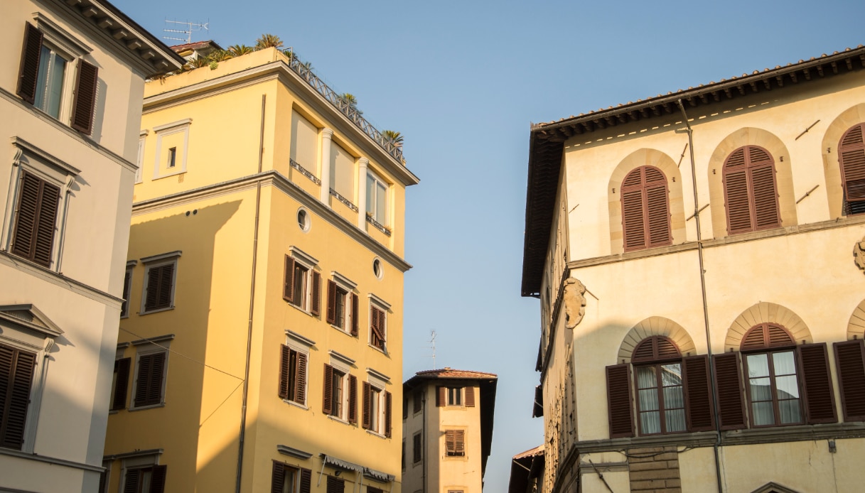https://quifinanza.it/wp-content/uploads/sites/5/2026/06/edifici-residenziali-roma.jpg