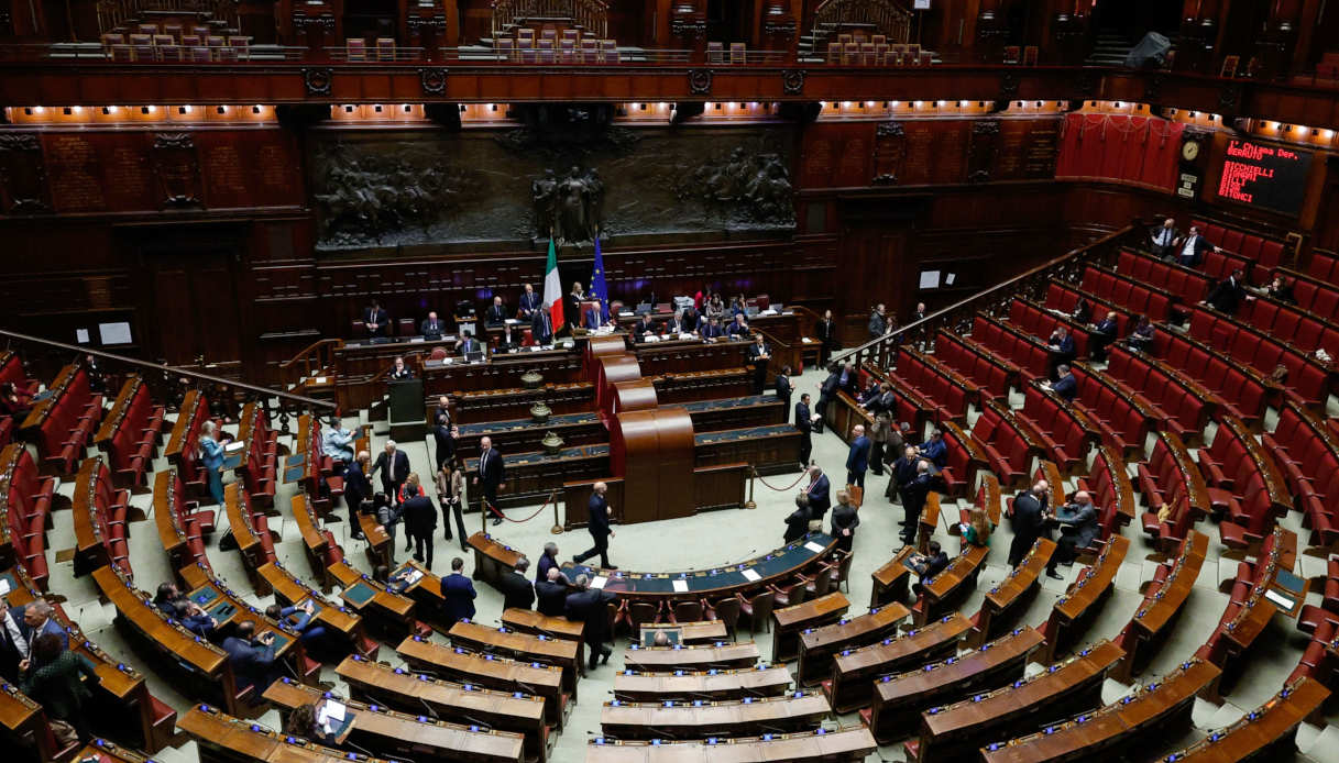 Elezioni anticipate e pensioni dei parlamentari, a rischio il 43,8% degli eletti