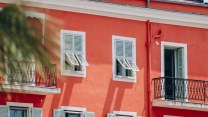 Il caldo costa fino a 600 euro al mese a famiglia tra bollette e consumi: i costi extra