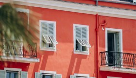 Il caldo costa fino a 600 euro al mese a famiglia tra bollette e consumi: i costi extra