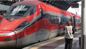 Attacco hacker a Trenitalia, dati dei passeggeri esposti: quali rischi corrono
