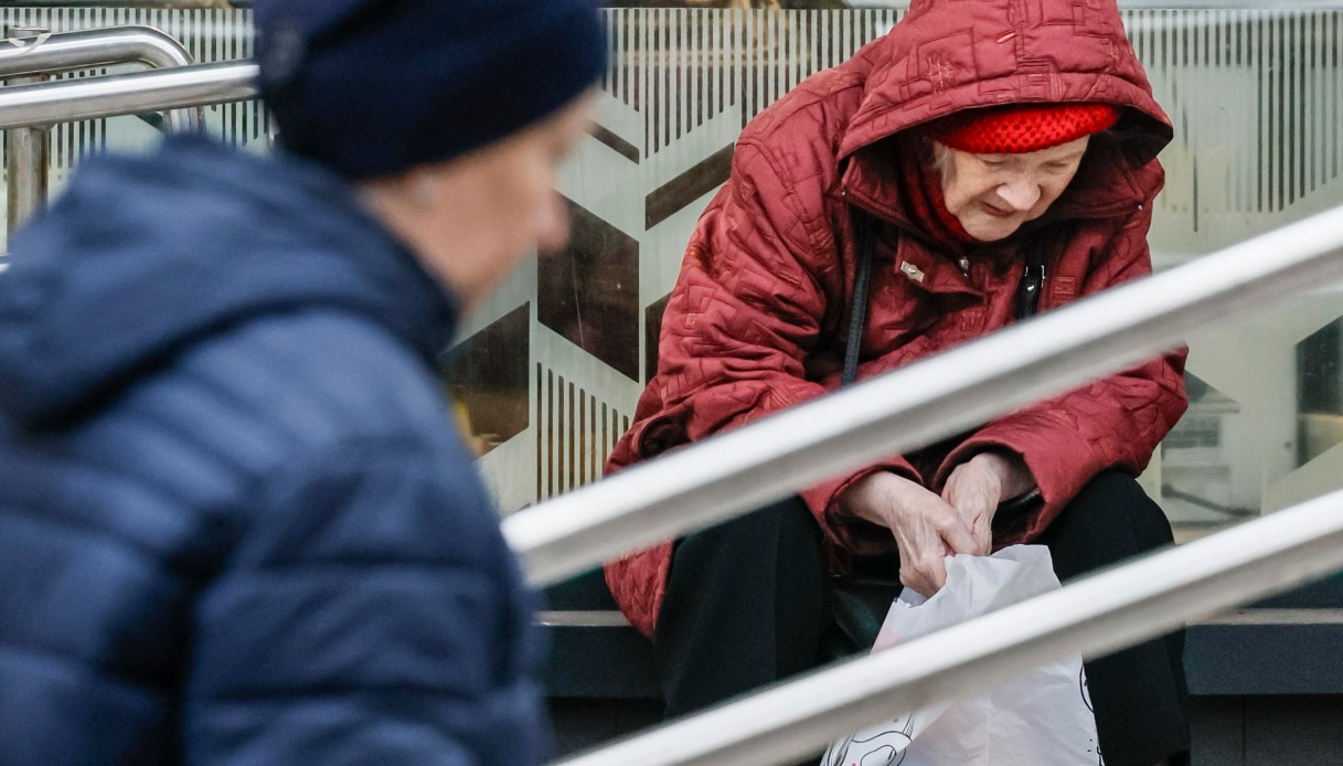 Pensioni e gender pay gap, assegni fino al 45% in meno per le donne in Italia