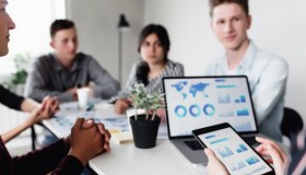 Paradosso intelligenza artificiale in Italia, non sta creando guadagni: siamo indietro