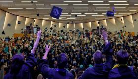 Laureati all’estero, stipendi più alti del 60% rispetto a chi resta in Italia: i dati