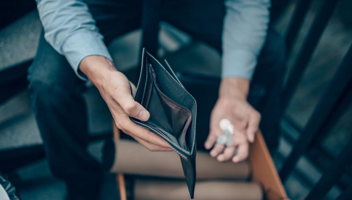 Lavoro povero, quasi metà occupati nel terziario guadagna meno di 1200 euro al mese