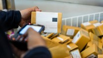 Mini pacchi, rischio doppia tassa da 1° luglio: pagheremo fino a 7 euro a spedizione