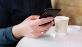 Finte multe, a Bologna la truffa viaggia via Sms: come riconoscerlo e difendersi