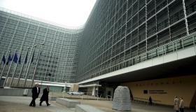 Crescono occupazione e salari, ma anche il debito pubblico: su cosa l’Ue boccia l’Italia