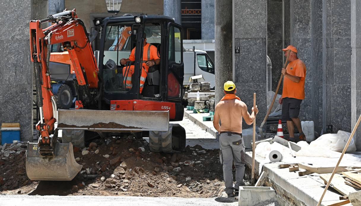Caldo record, prime ordinanze anticaldo in arrivo: stop al lavoro nelle ore più a rischio