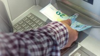 Quattordicesima in arrivo, il 54% dei lavoratori la userà per vacanze e saldi