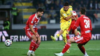 Serie B, stipendi tagliati del 25% con la retrocessione e aumentati con la promozione