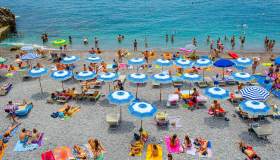 Spiagge più care del 24% in cinque anni: quanto costa davvero andare al mare nel 2026