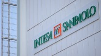Conti Intesa Sanpaolo, utile a 5,6 miliardi nel semestre e obiettivo 2026 oltre i 10 miliardi