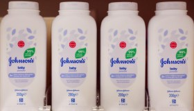 Johnson & Johnson pagherà 5,5 miliardi per chiudere 76mila cause sul talco e i tumori