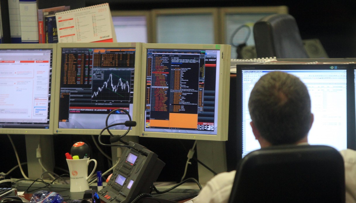 lo spread tra btp e bund continua a correre a 85 punti base rendimenti record al 404 da Quifinanza.it lo spread tra btp e bund continua a correre a 85 punti base rendimenti record al 404