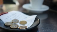 Mancia al ristorante, dove è prevista e quanto può incidere sul conto