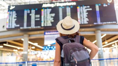 Diritti dei passeggeri aerei, via libera dell’Ue: bagaglio a mano incluso e nuovi rimborsi