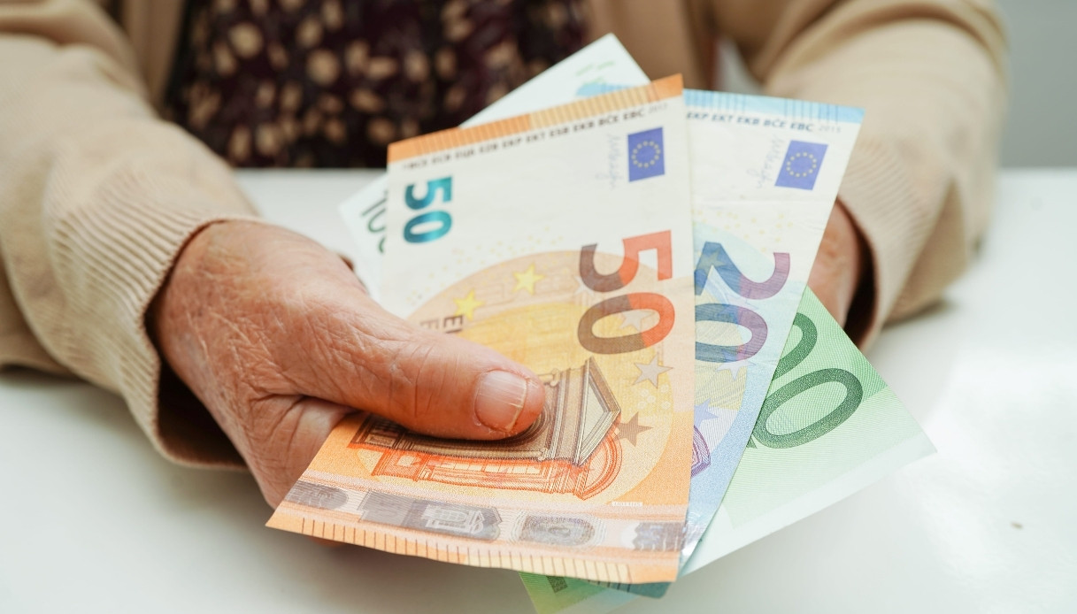 Pensioni di agosto, doppia data di pagamento e rimborsi 730: cosa cambia per gli assegni