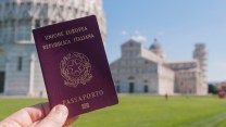 Fare il passaporto alle Poste, oltre 256mila richieste: costo, documenti e consegna a domicilio