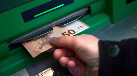 Risparmi da record per gli italiani, 6.500 miliardi: più azioni che denaro liquido