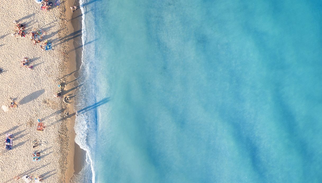 La crisi climatica minaccia le spiagge italiane, la mappa delle coste a rischio