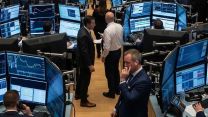 Spread stabile a 81 punti base, ma i rendimenti dei Btp scendono: conviene comprare ora?