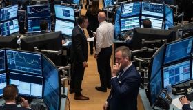 Spread stabile a 81 punti base, ma i rendimenti dei Btp scendono: conviene comprare ora?