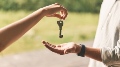 Affitti brevi, Airbnb aumenta le commissioni agli host: cosa cambia dal 13 ottobre