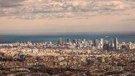 Overtourism, Barcellona fissa il tetto ai turisti: scatta il limite (anche per gli italiani)