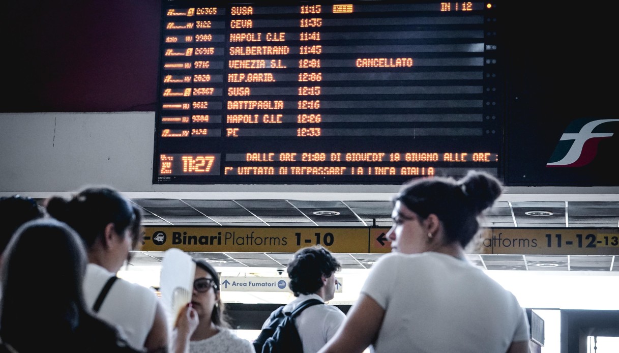 Treni fermi in Calabria per danneggiamenti dolosi alle ferrovie, ritardi e cancellazioni