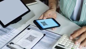 Truffe bancarie, dai falsi QR code ai bonifici istantanei: le più diffuse e come riconoscerle