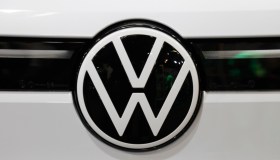 Volkswagen licenzia e la Cina avanza, fabbriche chiuse e la crisi spaventa anche l’Italia