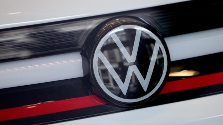 Volkswagen chiude 4 impianti e licenzia 120mila lavoratori, via dal mercato metà dei modelli