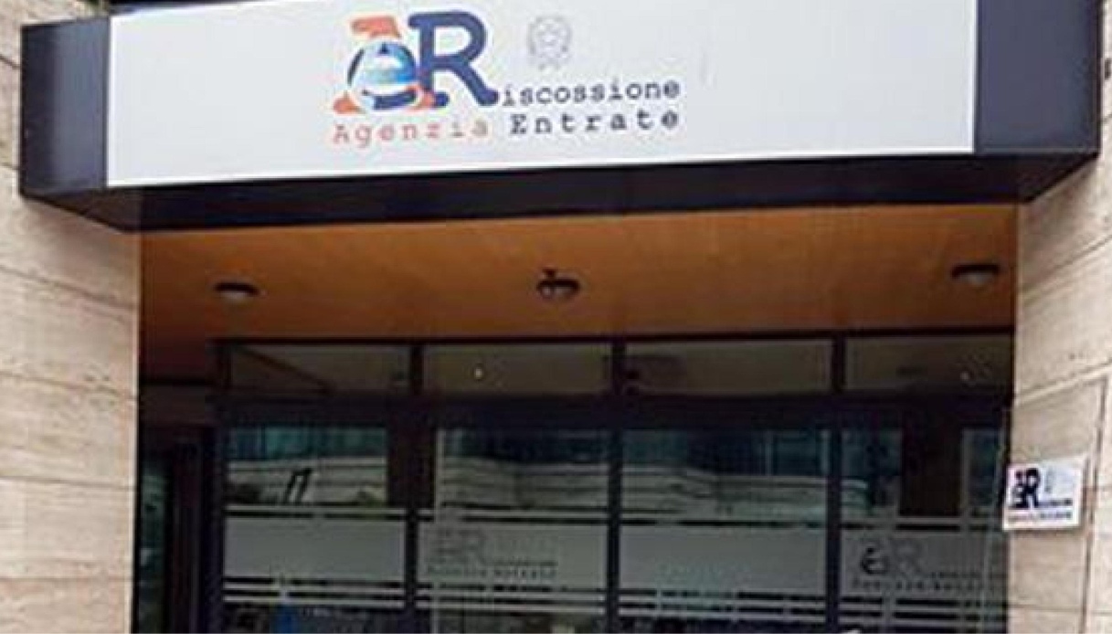 Riscossione, addio a contanti e assegni allo sportello: l’opposizione dei sindacati