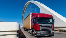 Ue, sì al piano di aiuti da 300 milioni di euro per gli autotrasportatori: chi ne ha diritto