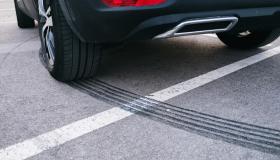 Auto che frenano da sole se si supera il limite, la proposta dell’Unione Europea