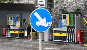 Prezzi carburanti da record, gasolio oltre 2,2 euro in autostrada: le regioni dove il pieno costa di più