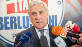 Migranti a Ceuta, scontro Roma-Madrid: l’Italia ha sospeso l’accordo Schengen