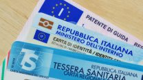 Carta d’identità a vita per gli over 70, come si fa: appuntamento, documenti e costi. Vale anche per viaggiare all’estero?