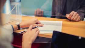 Banche, verso l’obbligo di aprire il conto a tutti e il divieto di chiuderlo se è attivo: nuovo ddl