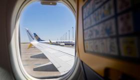 Ryanair, finestrino rotto in volo, quanto vale il possibile risarcimento per il passeggero