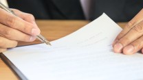 Via al bonus giovani da 500 euro per il contratto a tempo indeterminato, come funziona